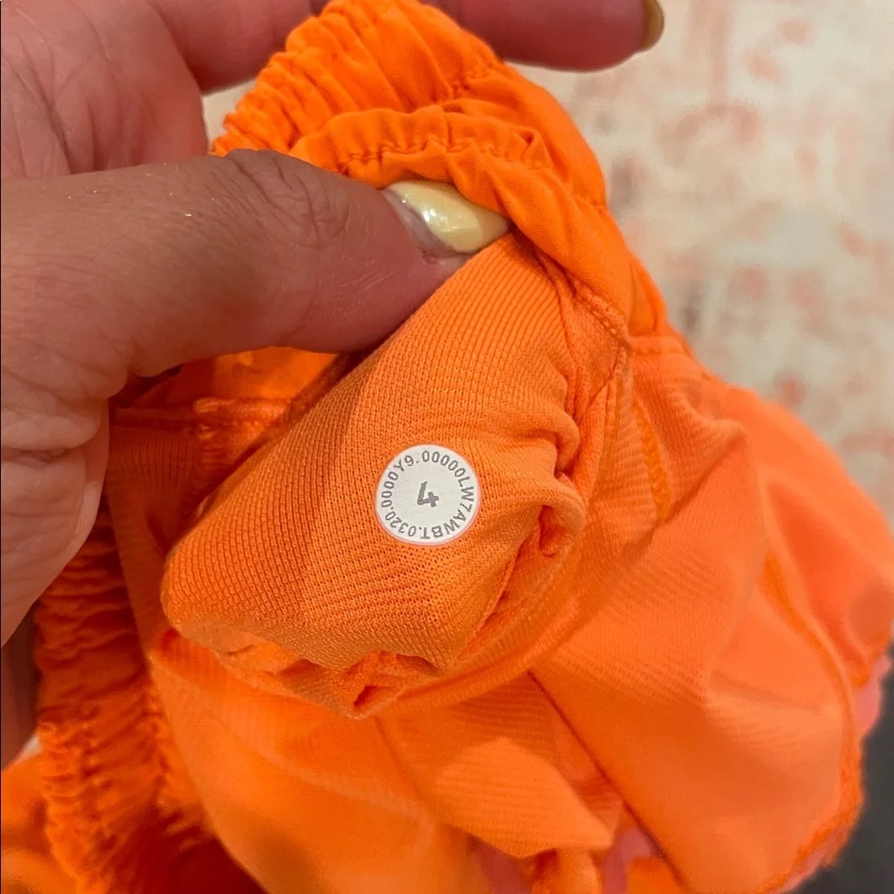 Women's Lululemon Hotty Hot shorts - Picture 3 of 3